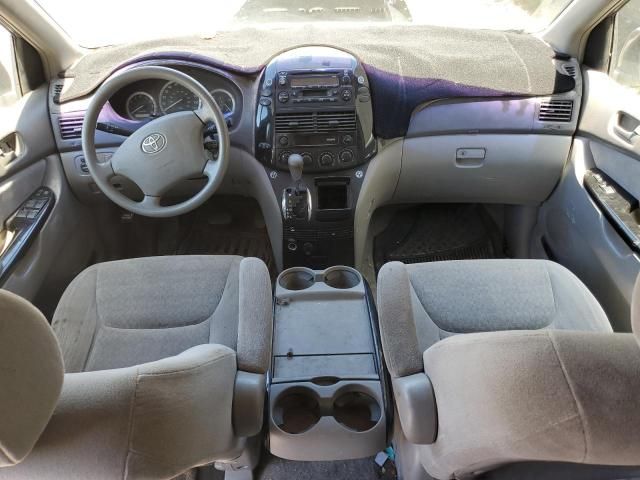 2004 Toyota Sienna CE