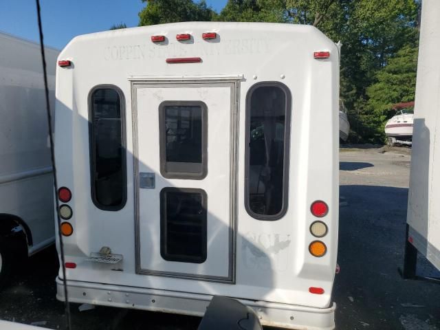 2007 Ford Econoline E450 Super Duty Cutaway Van