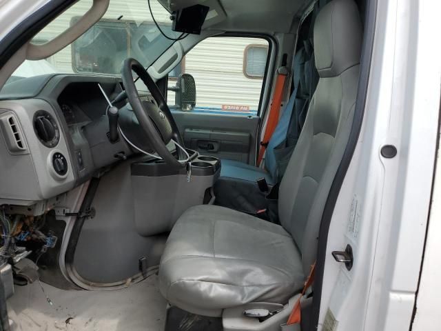 2017 Ford Econoline E450 Super Duty Cutaway Van