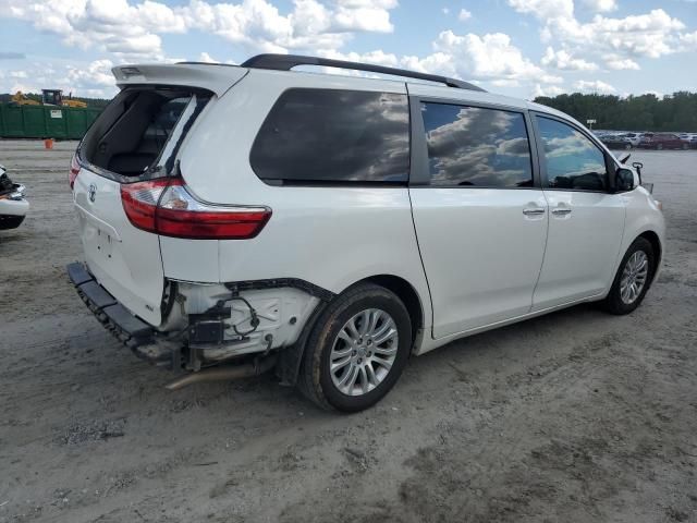 2017 Toyota Sienna XLE