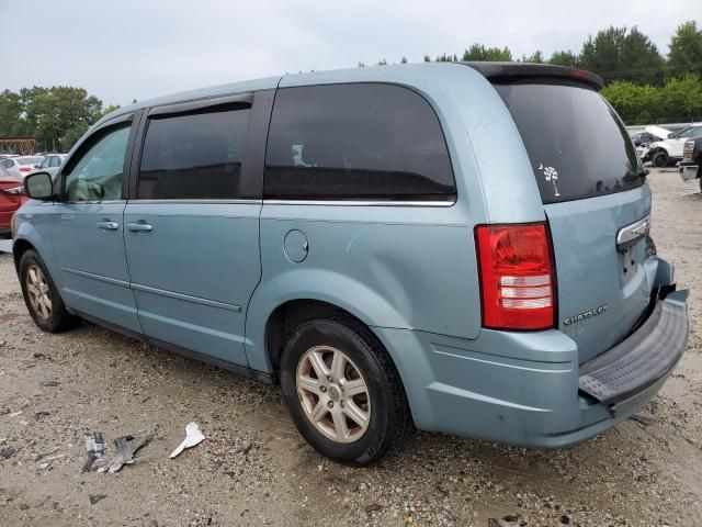 2010 Chrysler Town & Country LX