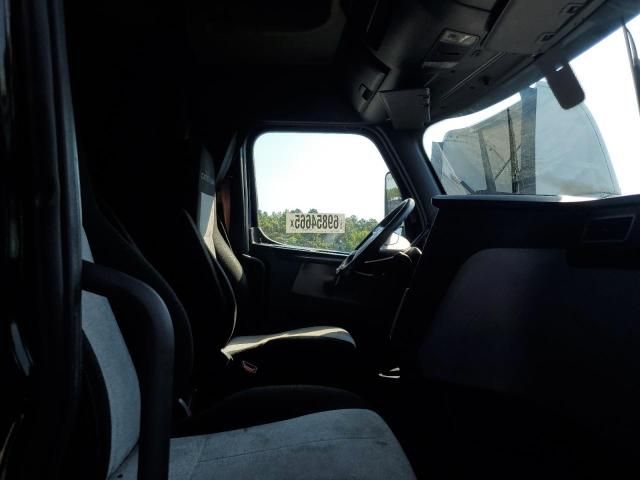 2018 Freightliner Cascadia 126 Semi Truck