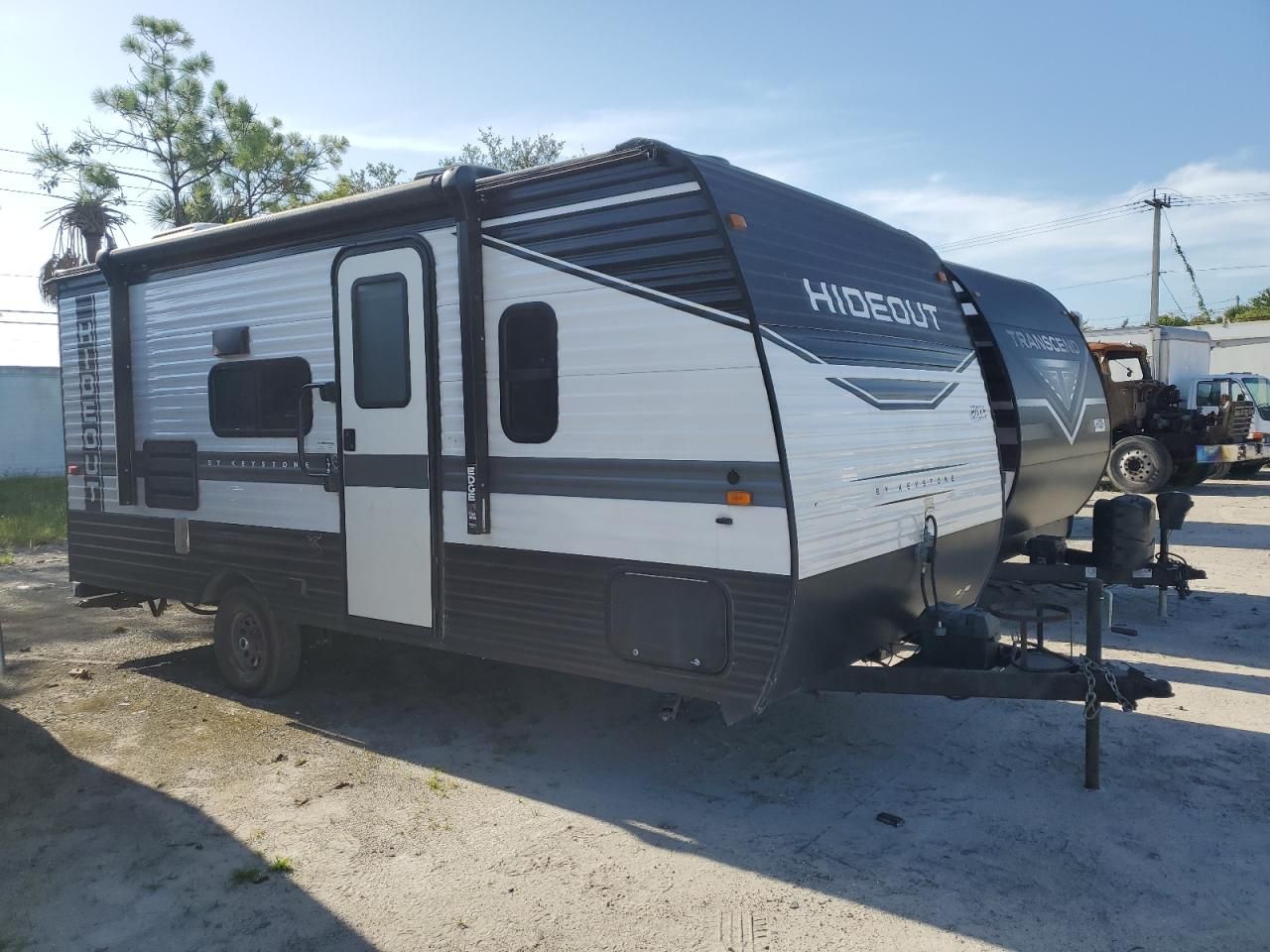 2022 Keystone Hideout M-17