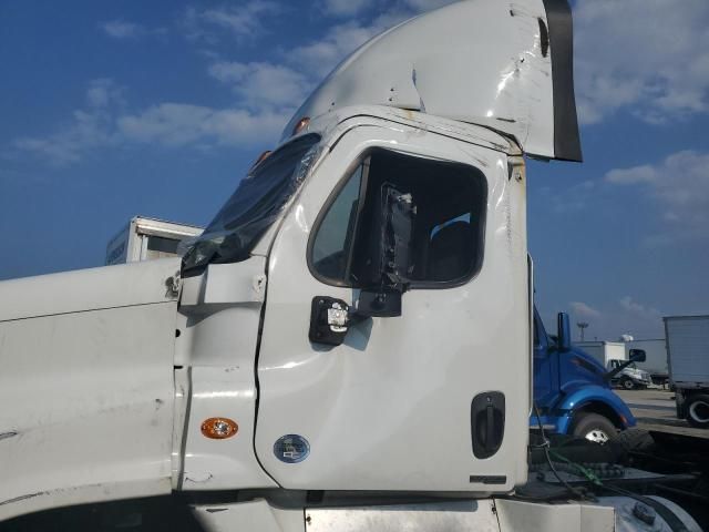 2017 Freightliner Cascadia 125 Semi Truck