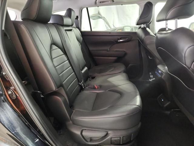 2022 Toyota Highlander Hybrid XLE