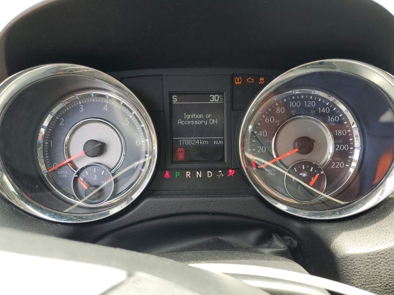 2014 Chrysler Town & Country Touring l