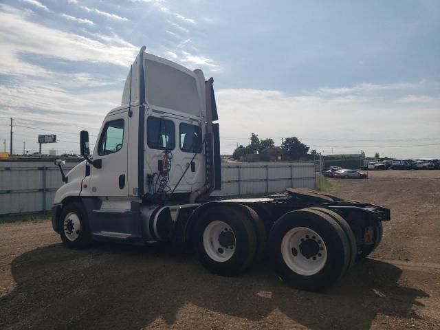 2015 Freightliner Cascadia 125 Semi Truck