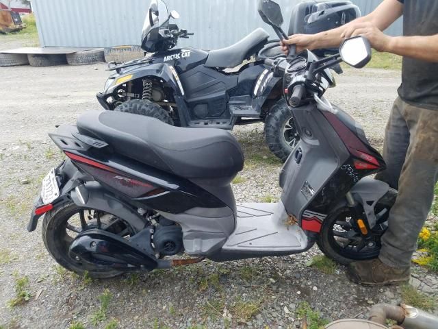 2018 Aprilia SR Motard