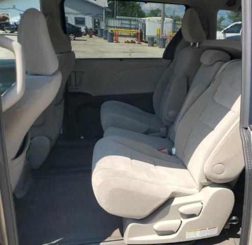 2015 Toyota Sienna le