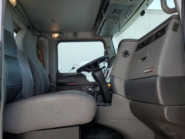 2015 Kenworth T400 Semi Truck