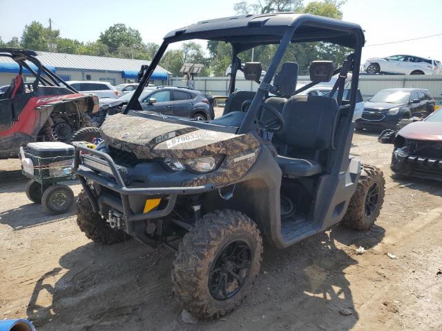 2016 Can-Am Defender