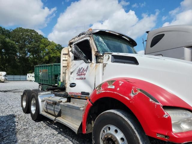 2015 Kenworth T880 Semi Truck
