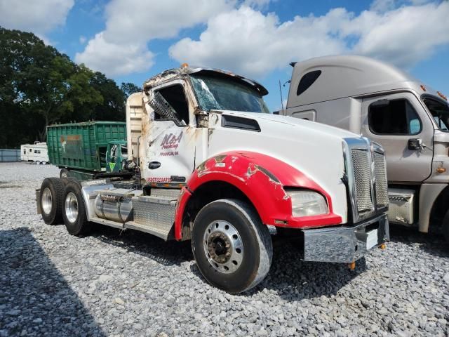 2015 Kenworth T880 Semi Truck