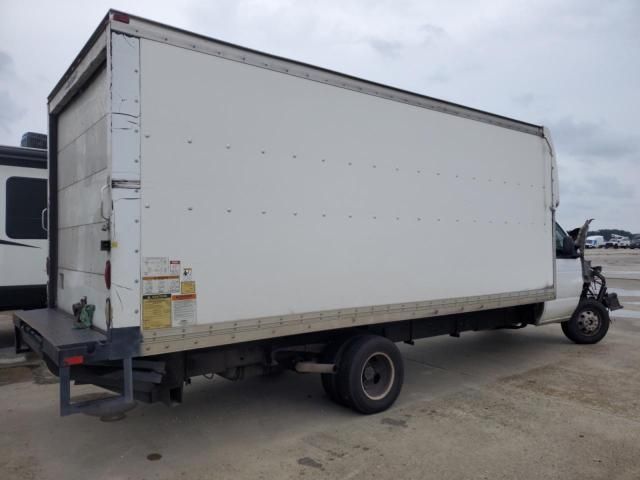 2013 Ford Econoline E450 Super Duty Cutaway Van