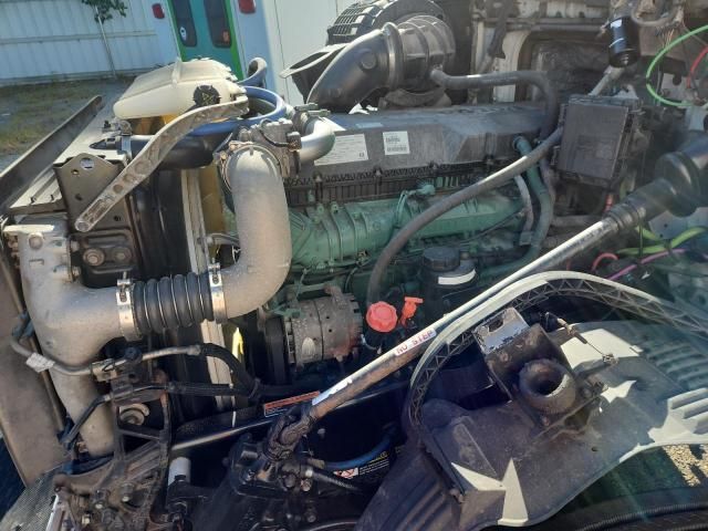 2018 Volvo VNL Semi Truck