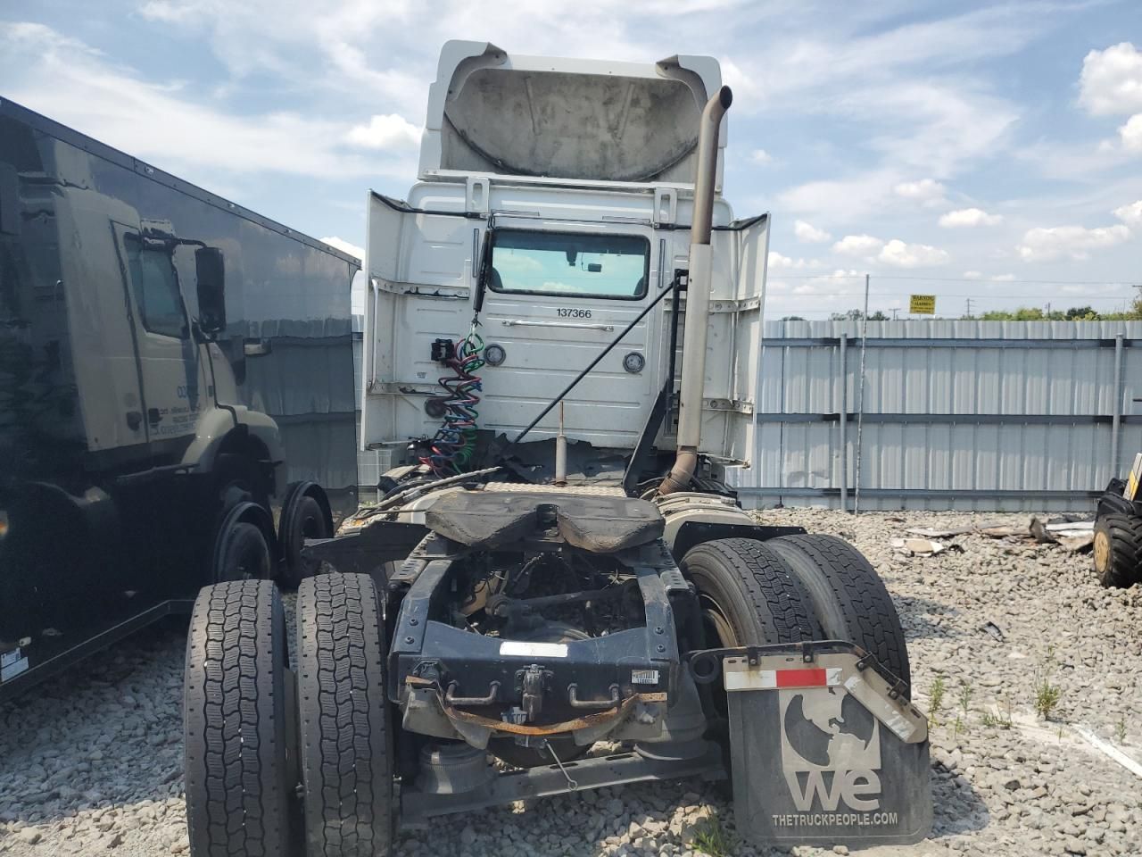 2018 Volvo VN VNM-Semi Truck