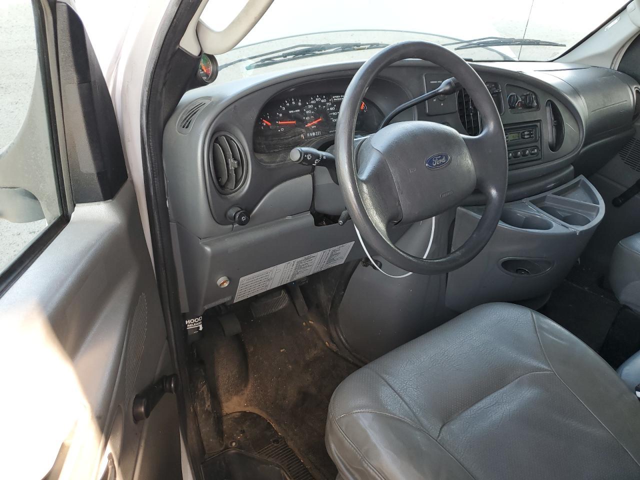 2007 Ford Econoline E450 Super Duty Cutaway Van