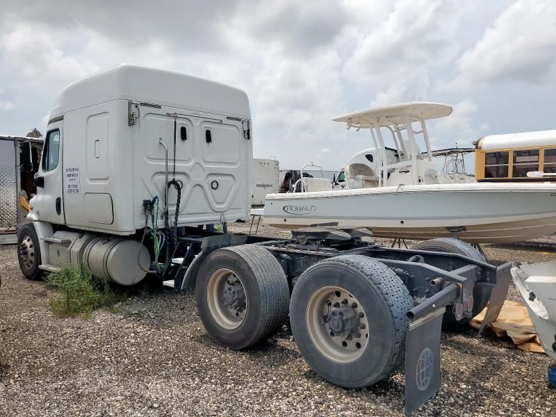2018 Freightliner Cascadia 113 Semi Truck