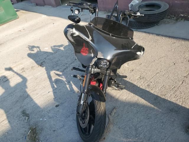 2017 Harley-Davidson Fxse