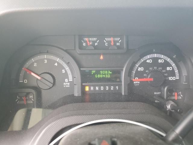 2011 Ford Econoline E450 Super Duty Cutaway Van