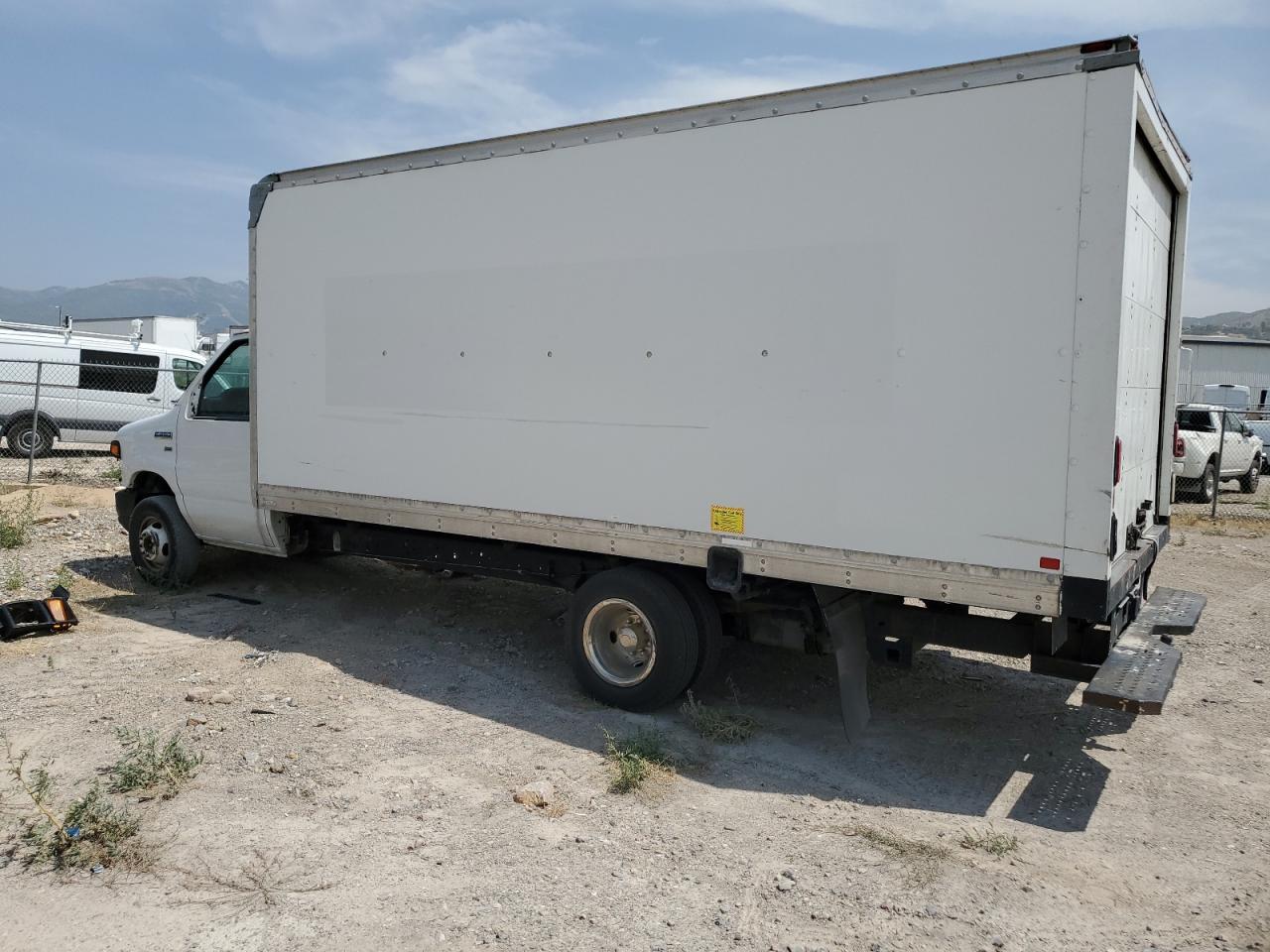 2013 Ford Econoline E350 Super Duty Cutaway Van
