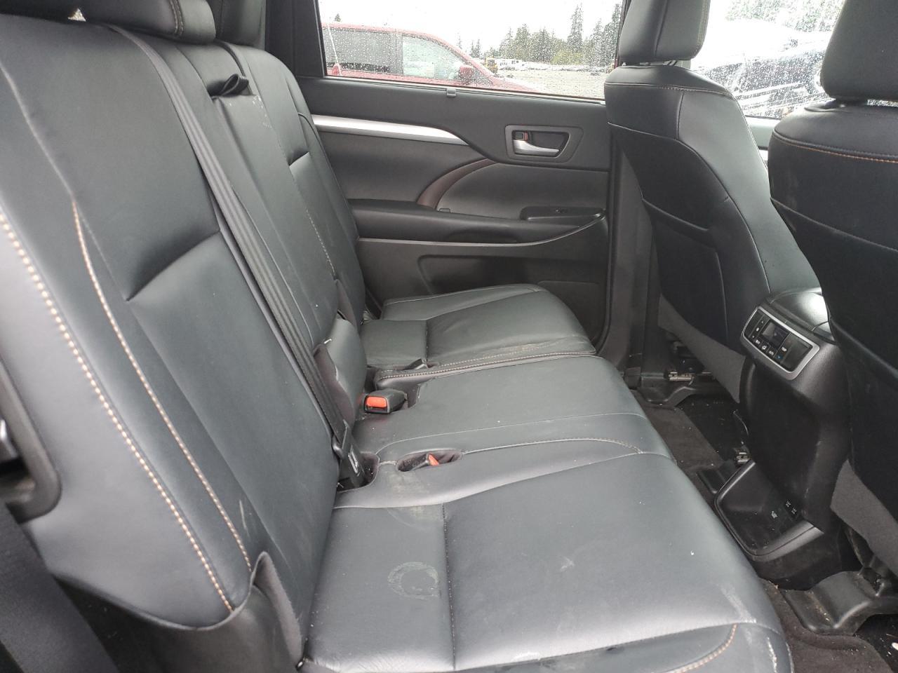 2018 Toyota Highlander se