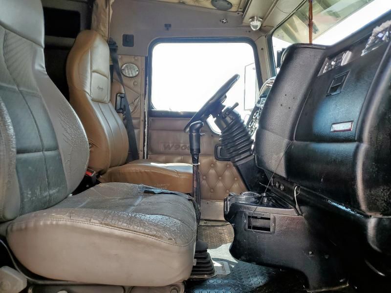 2004 Kenworth W900 Semi Truck