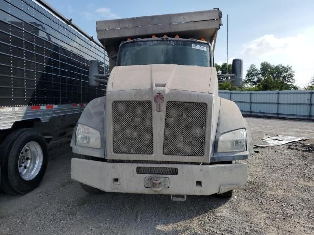 2020 Kenworth T880 Dump Truck