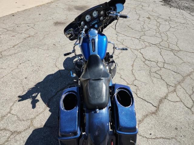 2011 Harley-Davidson Flhx