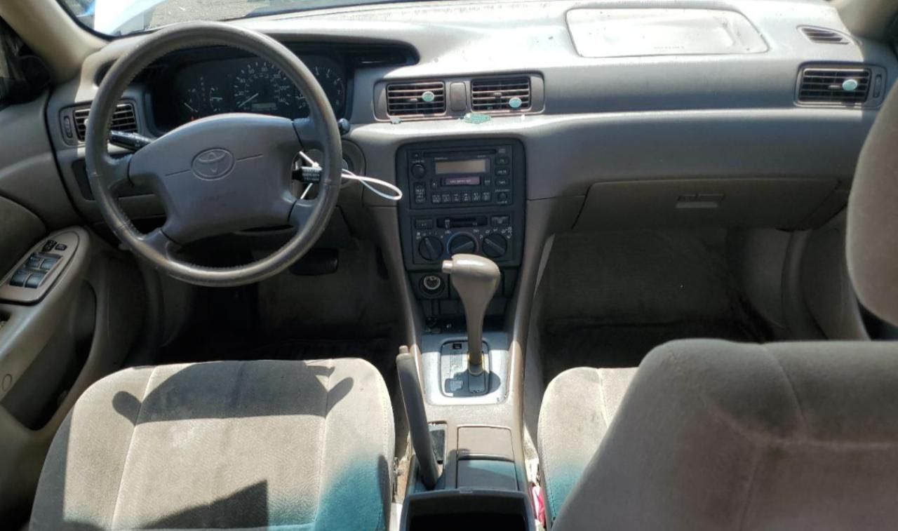 1999 Toyota Camry le