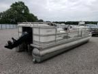 2001 Matu 2001 Manitou Pontoon Legacy