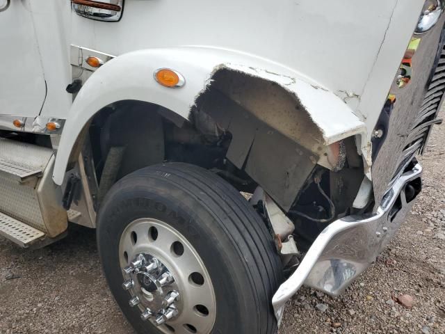 2022 Freightliner 122SD Semi Truck