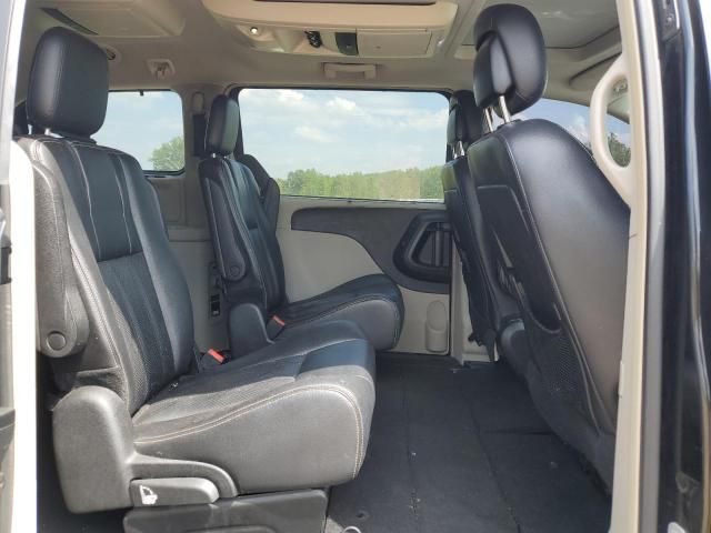 2014 Chrysler Town & Country Touring L