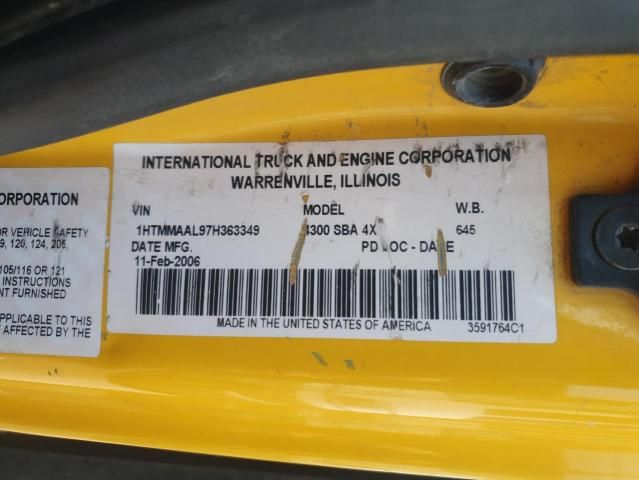 2007 International 4300 Flatbed Truck