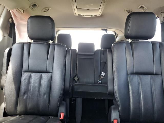 2014 Chrysler Town & Country Touring L