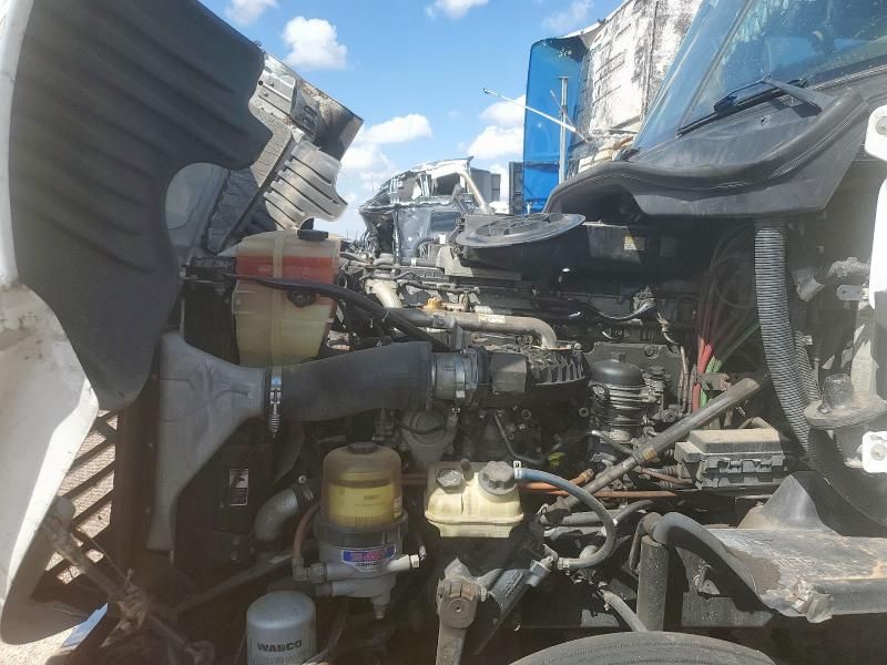 2018 Freightliner Cascadia 125 Semi Truck