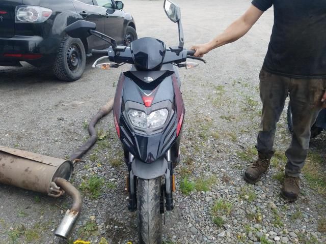 2018 Aprilia SR Motard