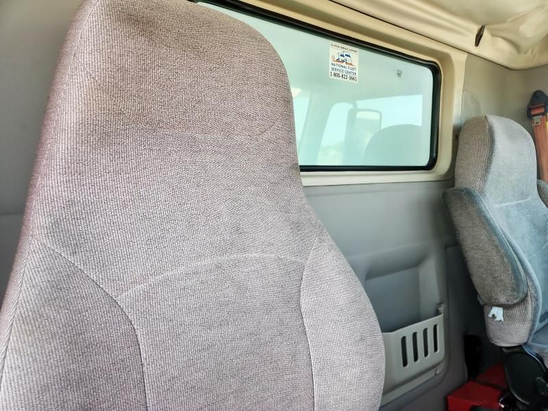 2014 Volvo VNM Semi Truck