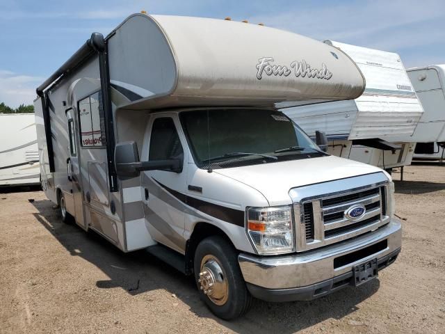 2015 Ford Econoline E450 Super Duty Cutaway Van