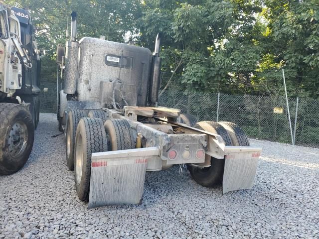2000 Freightliner Long Conventional FLD Semi Truck