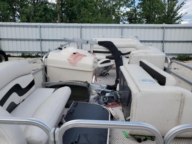2006 Manitou Oasis Boat Boat