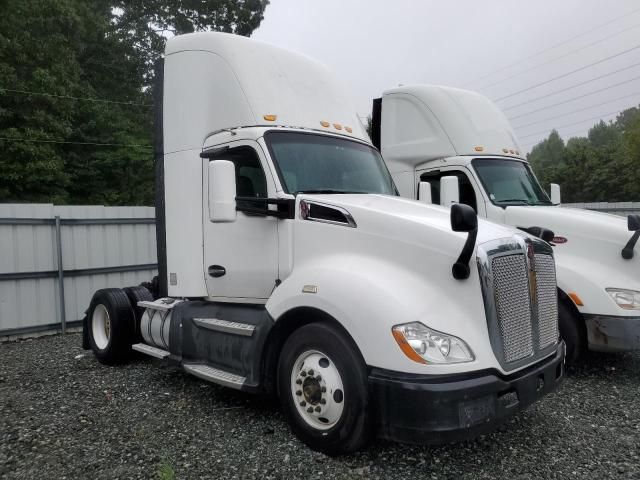 2017 Kenworth T680 Semi Truck