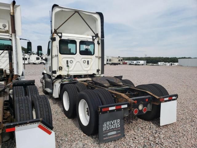 2020 Freightliner Cascadia 113 Semi Truck