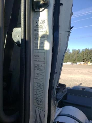 2010 Volvo VNM Semi Truck