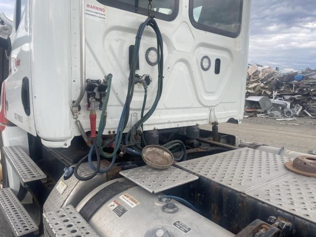 2020 Freightliner Cascadia 1-Trucks
