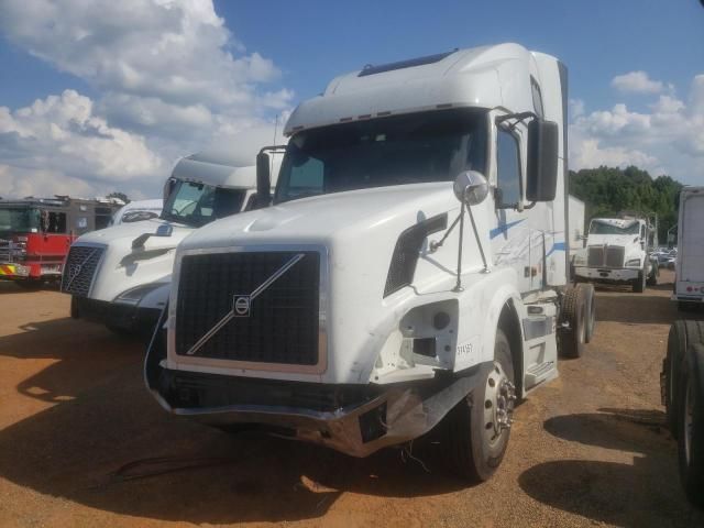 2006 Volvo VNL Semi Truck