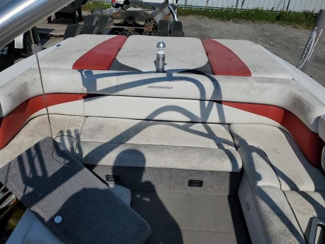 2009 Moomba Boat RED/BLACK