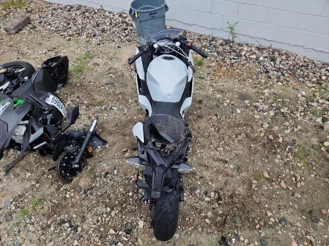 2025 Kawasaki EX500