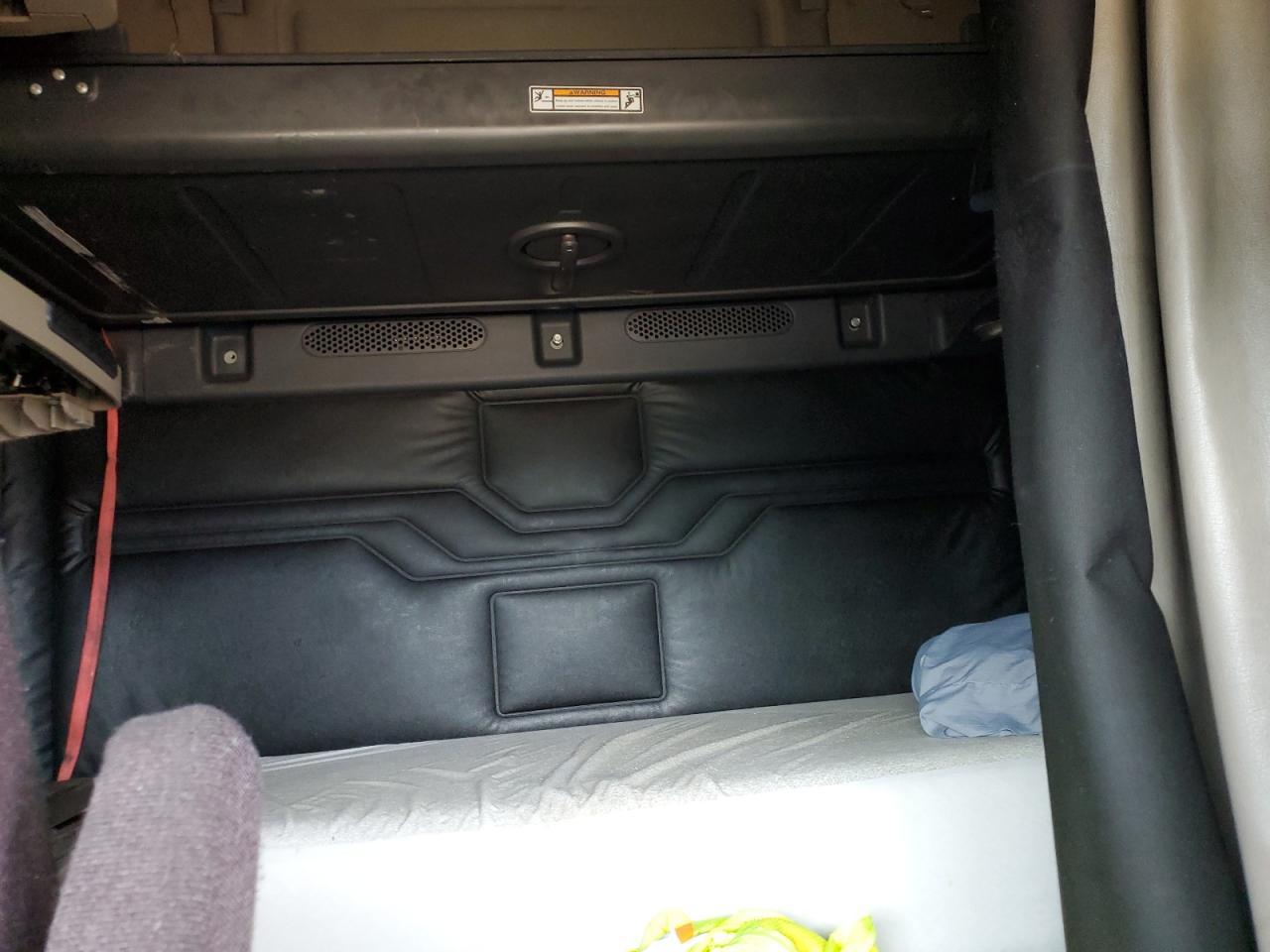 2018 Freightliner Cascadia 125 Semi Truck