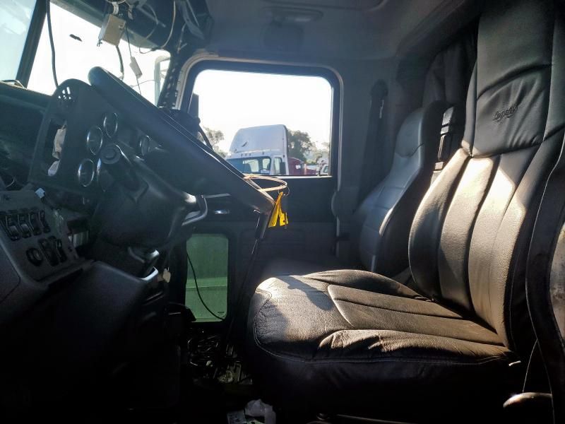 2012 Peterbilt 388 Semi Truck